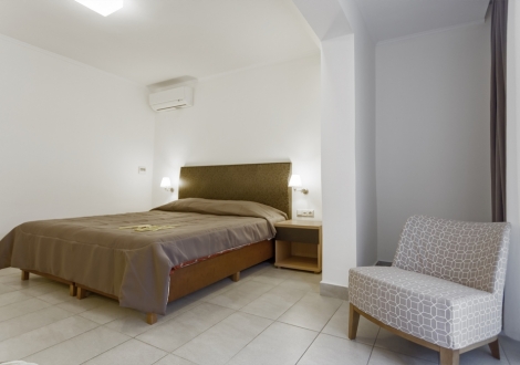 Lagomandra Beach Hotel