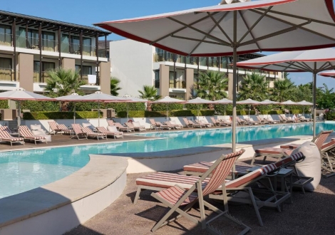 ПЕТЗВЕЗДНА  НОВА ГОДИНА В СОЛУН !  September Hotel 5* С ГАЛА ВЕЧЕРЯ И МУЗИКА !