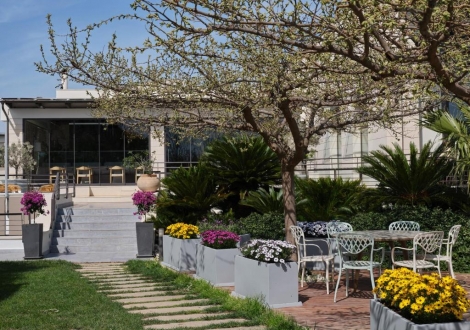 ПЕТЗВЕЗДНА  НОВА ГОДИНА В СОЛУН !  September Hotel 5* С ГАЛА ВЕЧЕРЯ И МУЗИКА !